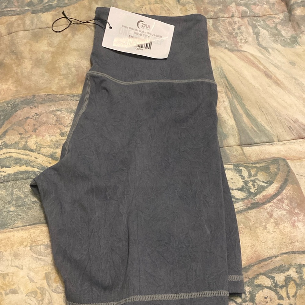 ZYIA hustle shorts 7 “ med Worn Once